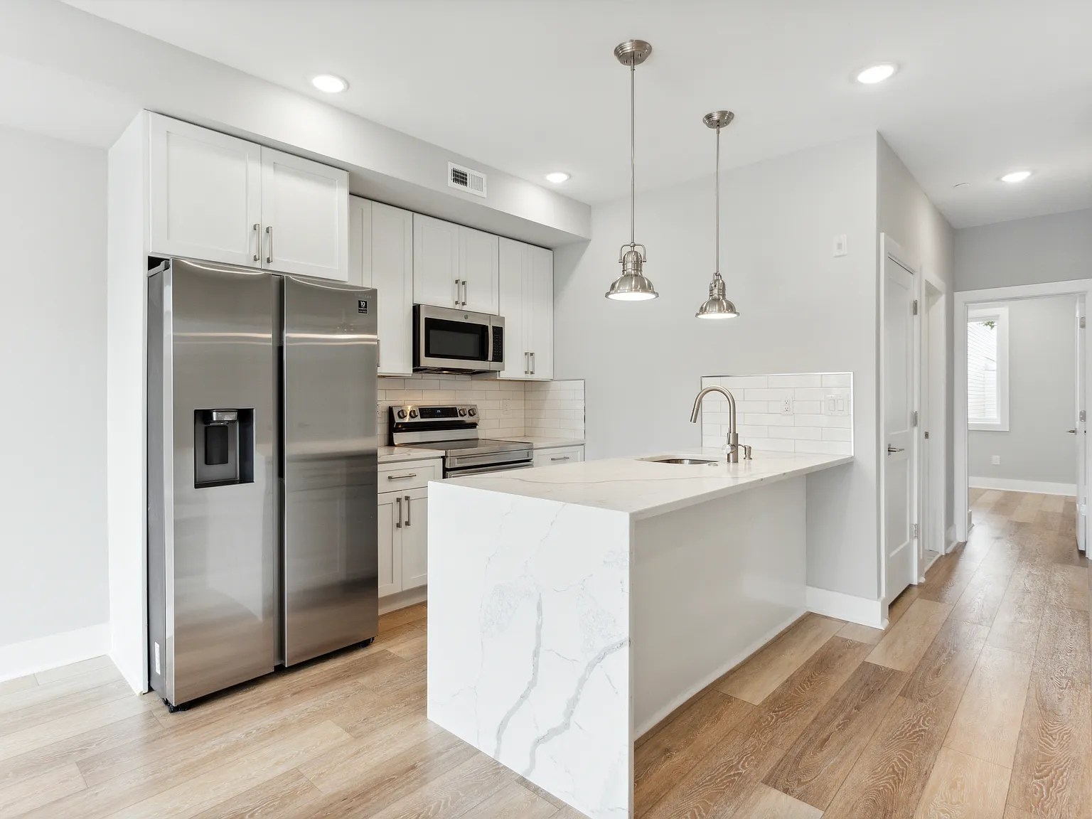 3 bed, $1,995 — Photo 3
