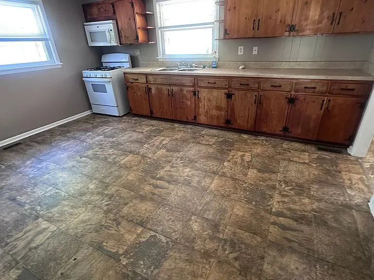 617 Vass Ln — Photo 3
