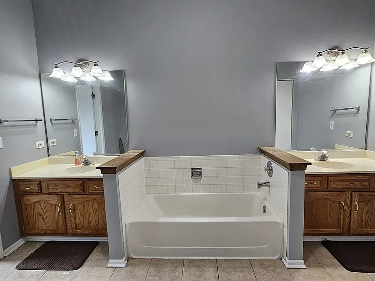 121 Hampton Ave — Photo 17