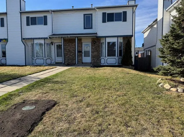 11 N Ellenwood Dr, Red Deer, AB T4R 2E3