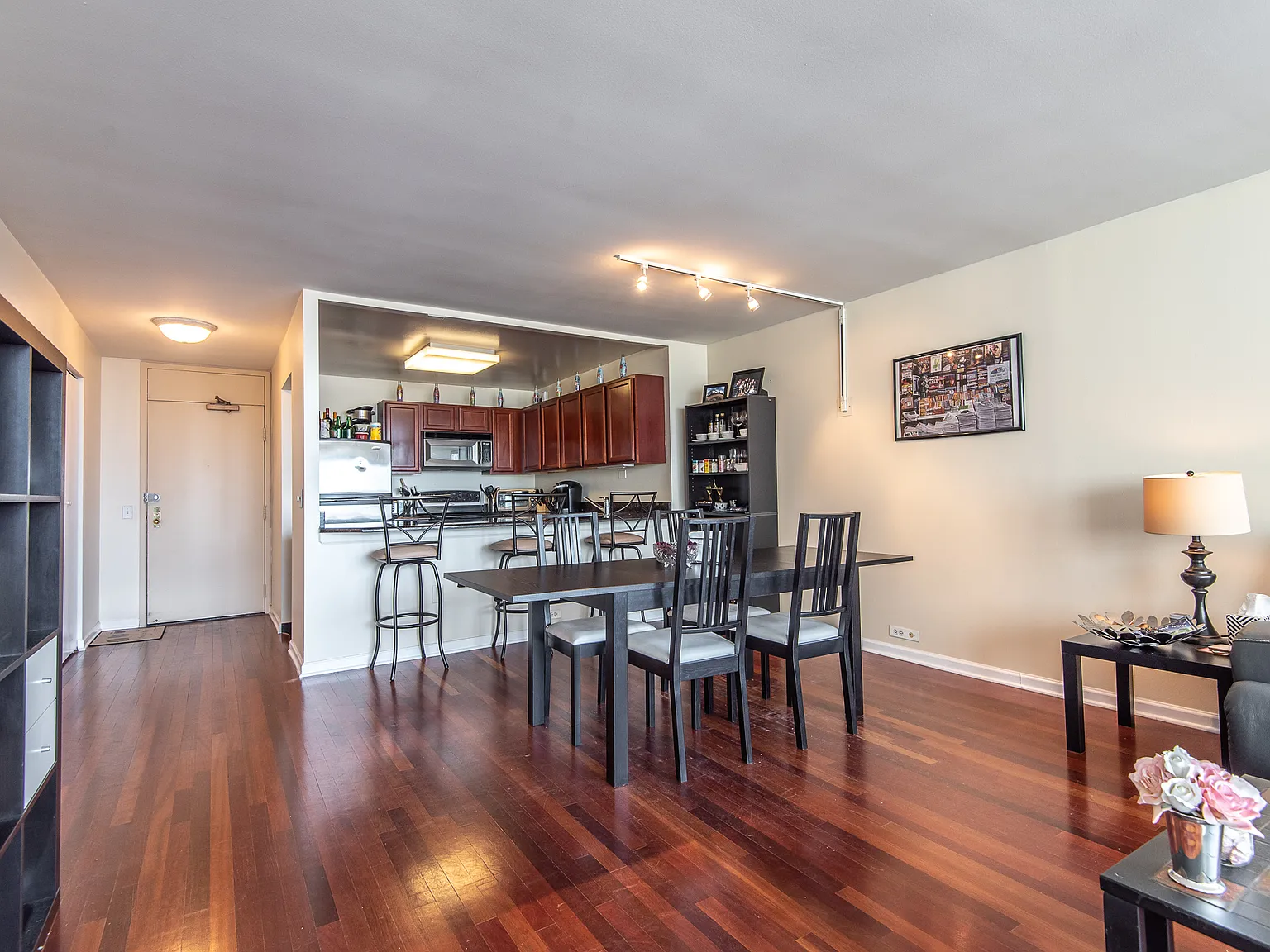 2 bed, 1150 sqft, $3,500 — Photo 2