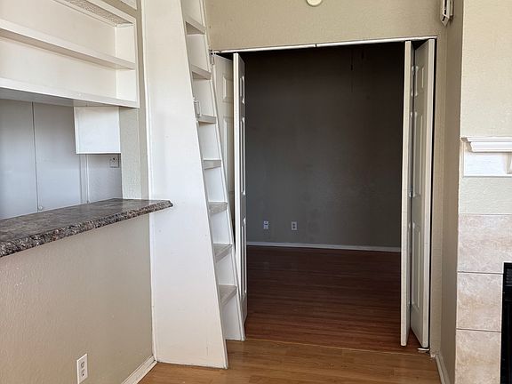 4th image of 4316 Swiss Ave APT 201