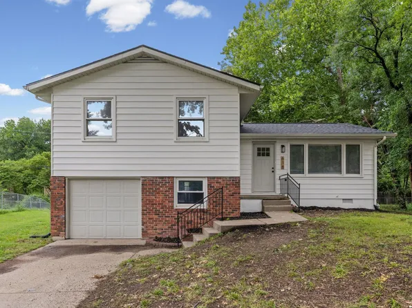 618 Saratoga Pl, Lawrence, KS 66046