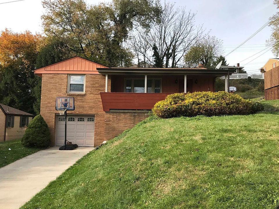front of house/garage and driveway