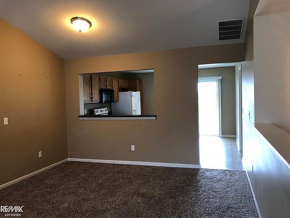 4th image of 51864 Adler Park Dr E