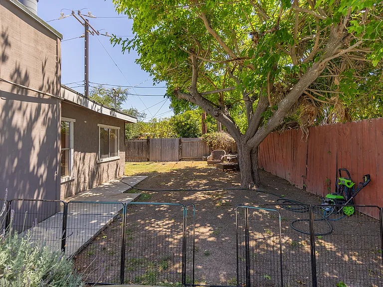 1005 Ayers Ave — Photo 24