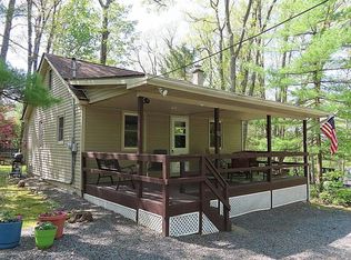 10 5th St, Hawley, PA 18428