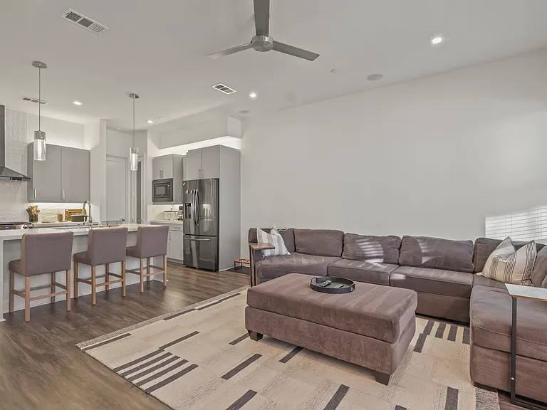 1813 Park Ave #106 — Photo 6
