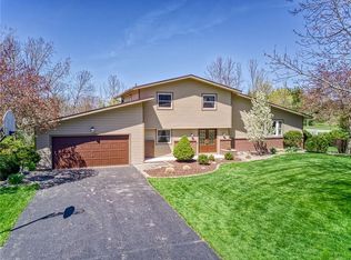 1630 Bridgeboro Dr, Webster, NY 14580