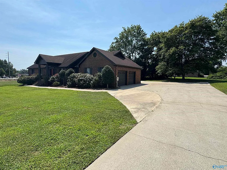 120 Roy Dr — Photo 8