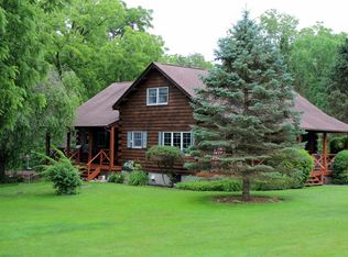 9 Pinebrook Dr, Poughquag, NY 12570