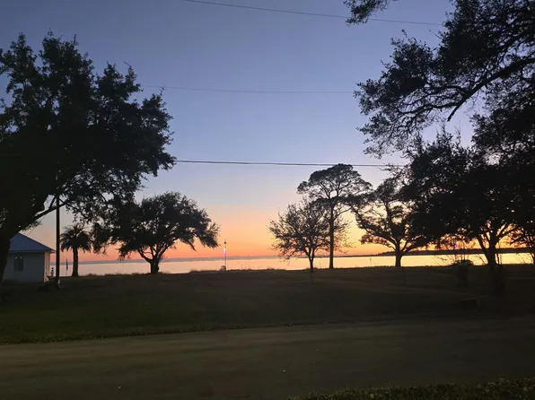 713 Farnsworth Ave, Pascagoula, MS 39567