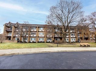 360 Claymoor Rd #3-D, Hinsdale, IL 60521