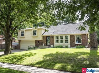 600 Hazelwood Dr, Lincoln, NE 68510