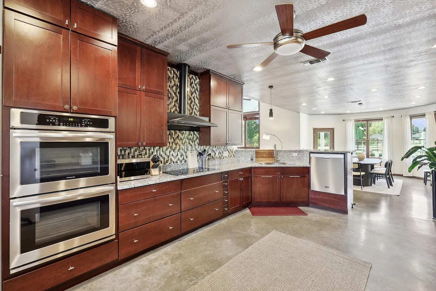 5 bed, 4.0 bath, 2841 sqft, $12,432 — Photo 3