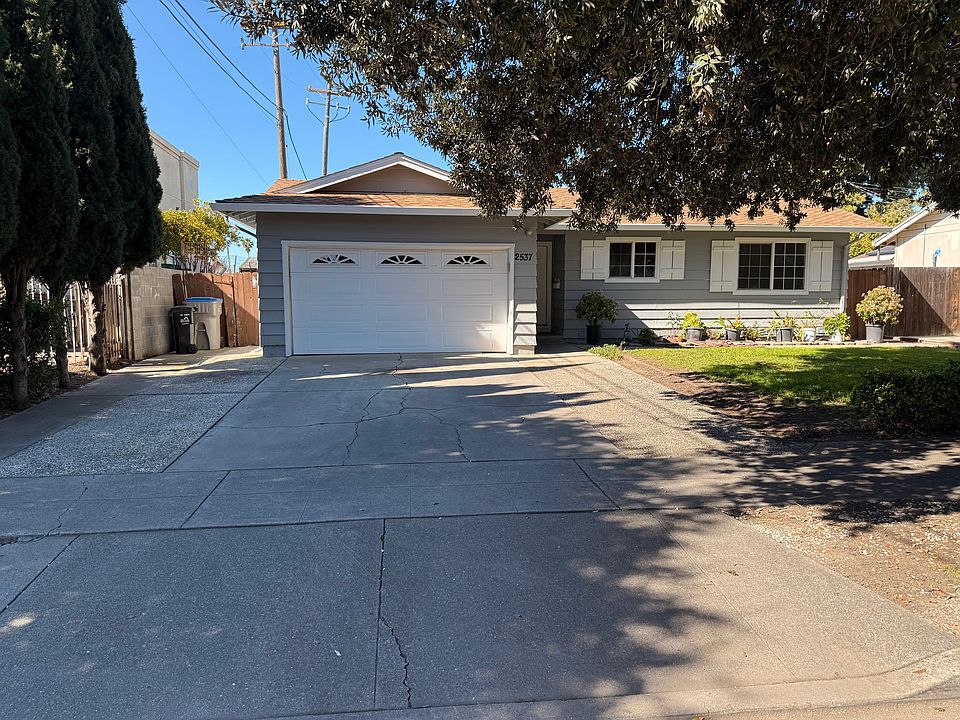 1st image of 2537 Northwood Dr