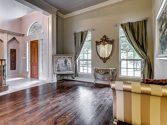 3rd image of 15384 Mountain View Ln