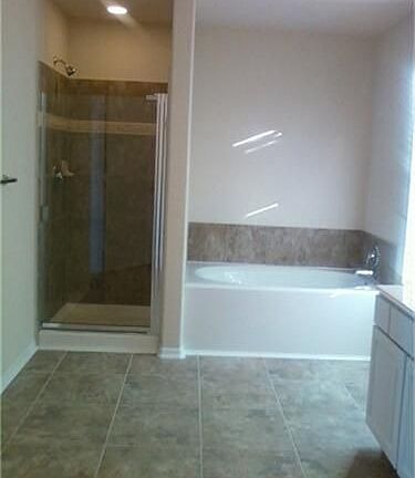 4th image of 7427 Foxwood Fair Ln