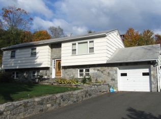 11 Frisbie St, New Fairfield, CT 06812