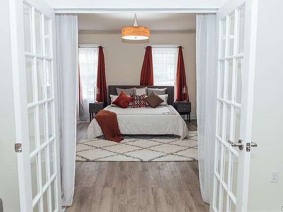 2nd image of 27 Vanderbilt Ave APT 1