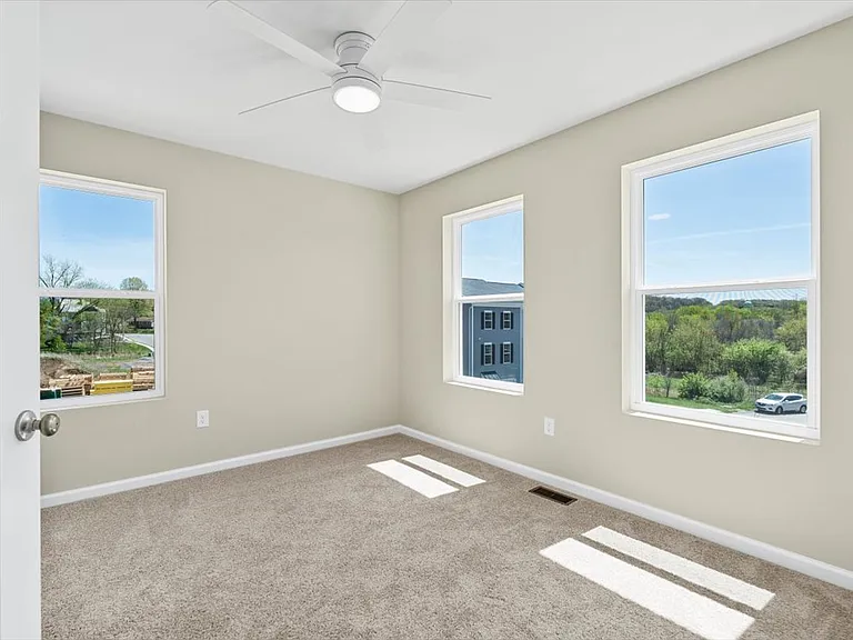 311 Alliance Dr — Photo 21