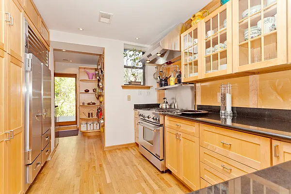 Sold by Brooklyn Bridge | media 5