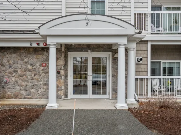 7 Augustus Ct Unit 1010, Reading, MA 01867
