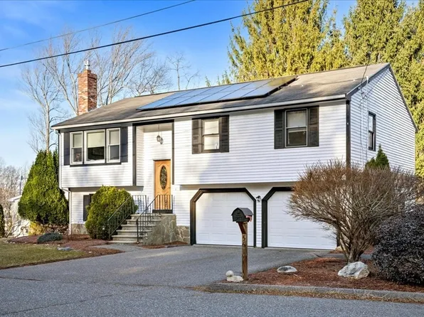 56 Crisci St, Leominster, MA 01453