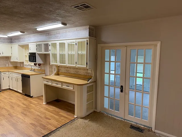 1029 N Birch Ave — Photo 3