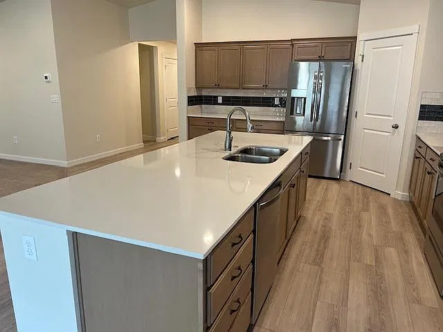 4 bed, 2009 sqft, $2,600 — Photo 4