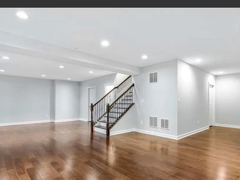 20601 Exchange St — Photo 5