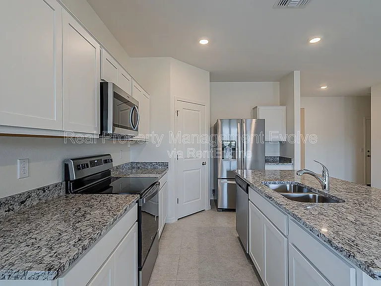 6511 W Magdalena Ln — Photo 6