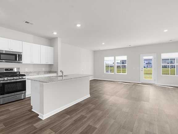 4th image of 392 Tiliwa St