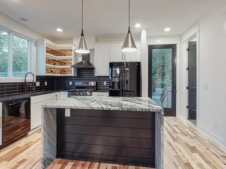 1103B Cecilia Ave — Photo 3