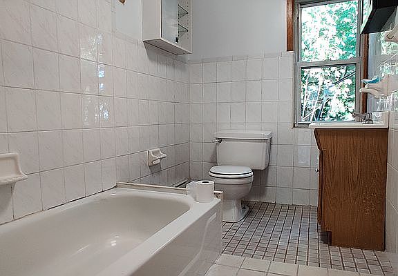 5th image of 3240 Cambridge Ave APT 4