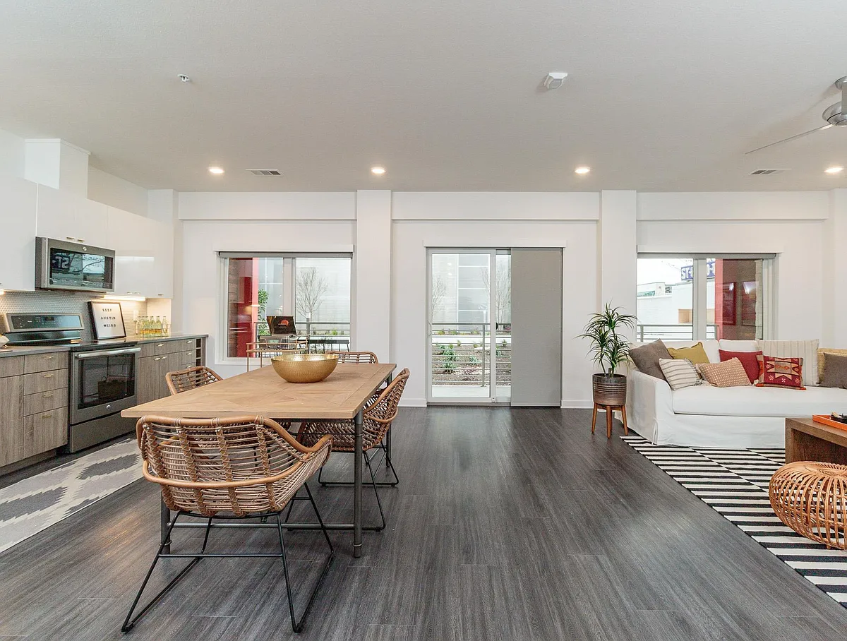 Building Photo - 4361 S Congress Ave #124