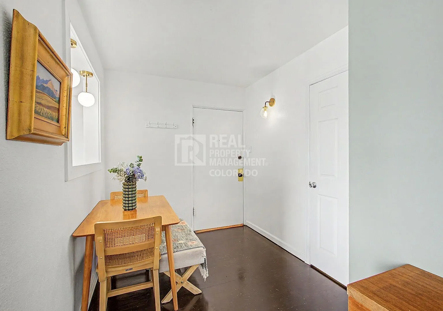 Charming 2-Bedroom Condo in Hale — Photo 3