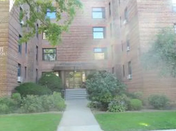 2271 Knapp Street image 1 of 5