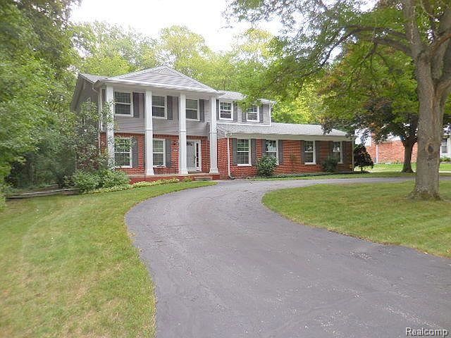 1st image of 6033 Pinecroft Dr