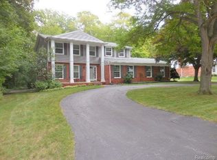 6033 Pinecroft Dr, West Bloomfield, MI
