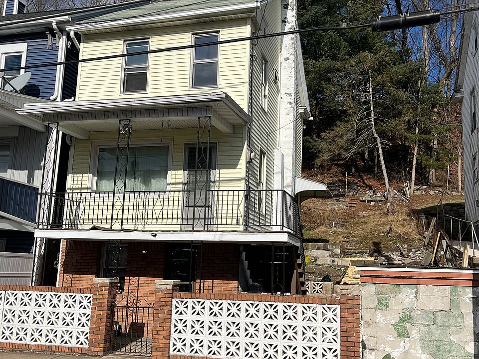 2nd image of 219 Main St #2