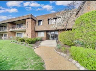 210 Old Oak Dr APT 161, Buffalo Grove, IL 60089