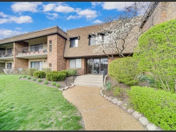 210 Old Oak Dr APT 161, Buffalo Grove, IL 60089