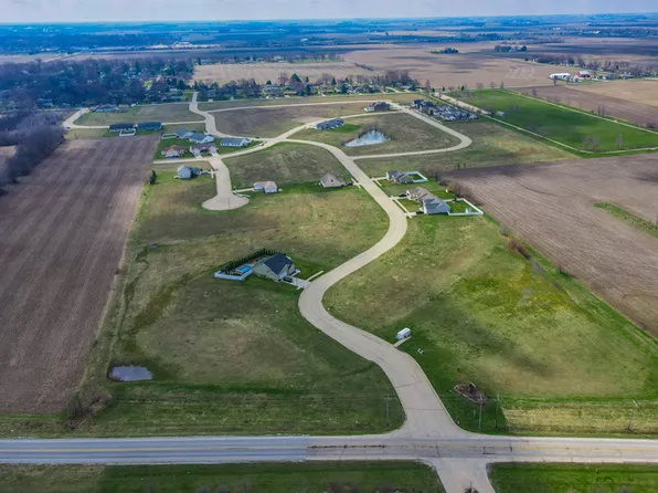 1424 Indian Trl, Kankakee, IL 60901