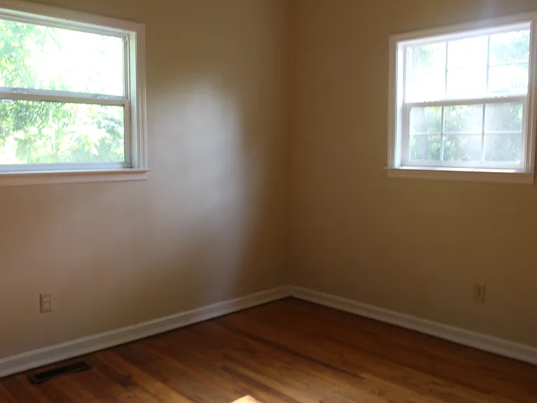 1815 W Broad Ave — Photo 6