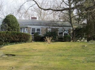 60 Mohegan Rd, Larchmont, NY 10538