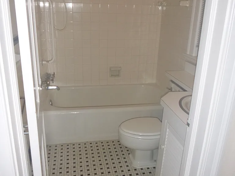 1220U Daniel Ave #UPSTAIRS — Photo 7