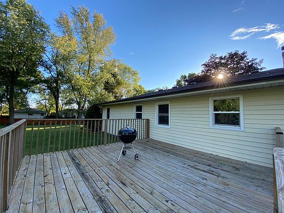 3rd image of 3504 Summit Dr