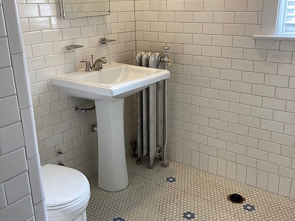 5th image of 1622 W Granville Ave #3F