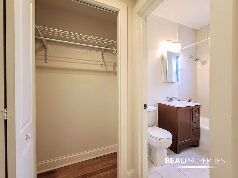 4038.5 N Ashland Ave #W2 — Photo 8